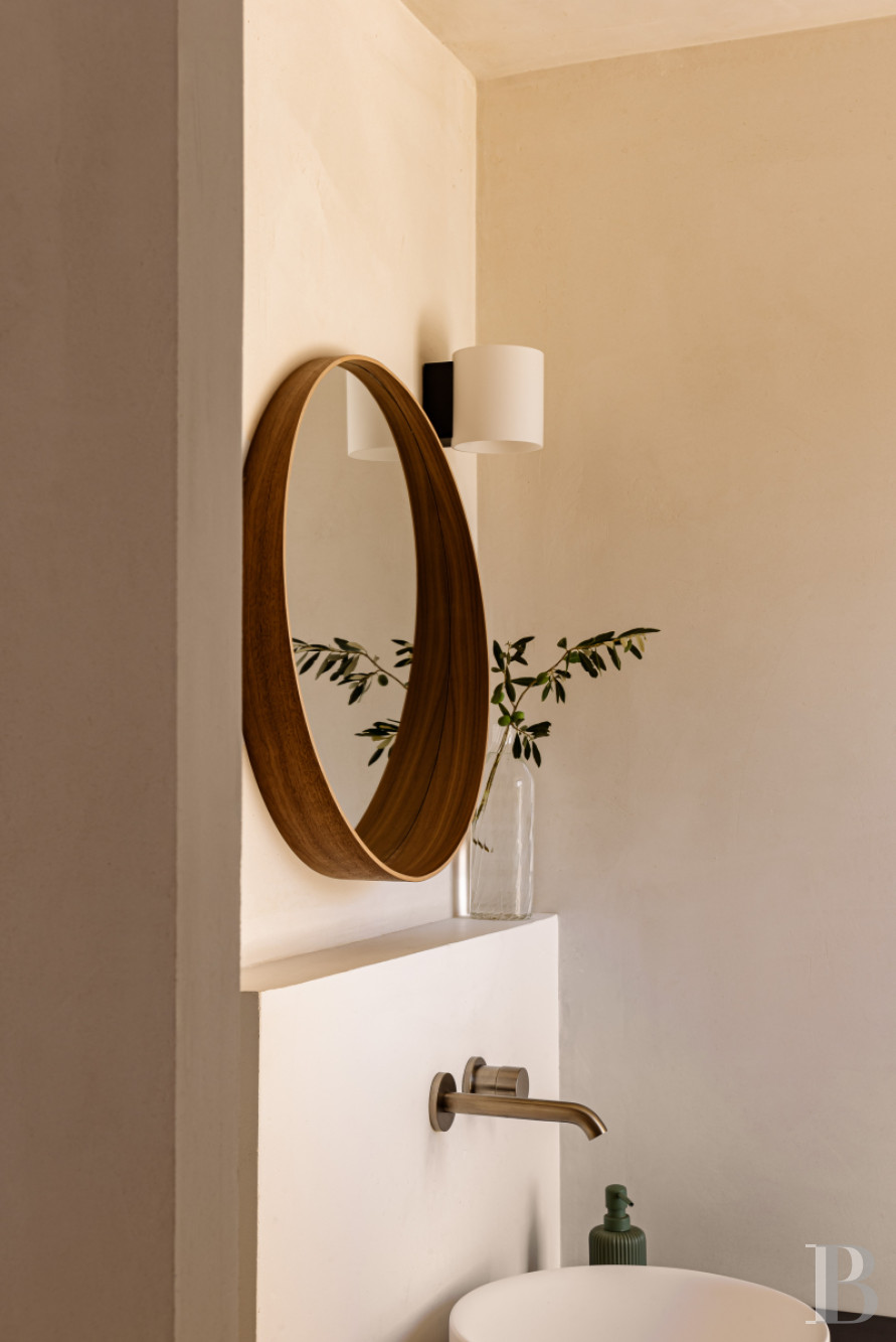 Dans le Gard, en bordure de l’Ardèche, un ancien mas restauré au milieu des oliviers, des vignes et des lavandes - photo  n°22